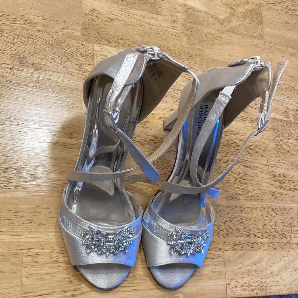 Badgley Mischka Kendall Hannah heels in silver - Picture 2 of 13